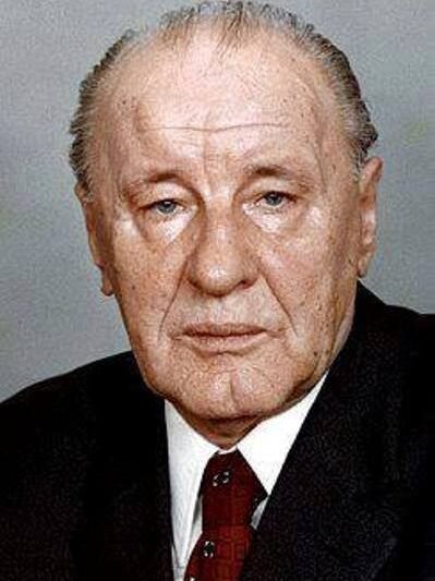 Politika Ő miért nem volt milliárdos egy élet munkája alatt?Volt munka, lakás, ingyen szakmunkás képzés és egyetem! Mikor meghalt…