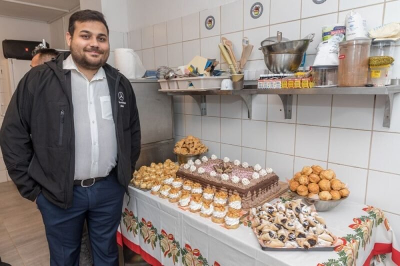 Cigánytelepről az ország leghíresebb roma pékjéig- Gusztáv elhatározta, hogy nyit egy pékséget, és sikerült is neki! (1. oldal)