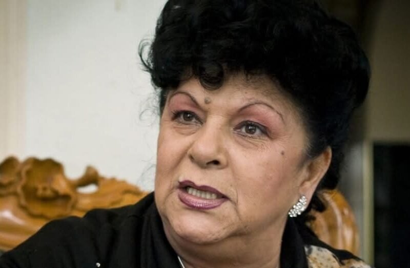 Az éhenhaláshoz sem elég Bangó Margit nyugdíja. Bangó Margit elárulta mennyi a nyugdíja: “muszáj dolgoznom..!” (1. oldal)