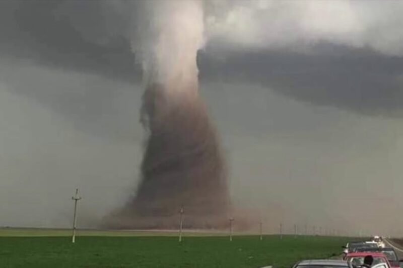 Itt a világvége! Hatalmas tornádó volt Romániában is – videó