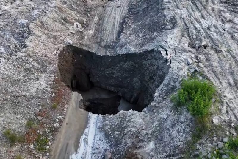 Most érkezett a rendkívüli hír Parajdról! A sóbánya alatt szó szerint megindult a föld!