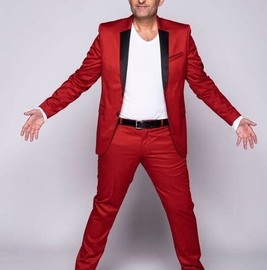 Győzike VETT EGY NAGY MÉLY LEVEGŐT ,majd kijelentette: ” Én vagyok a magyar Jókai Mór”