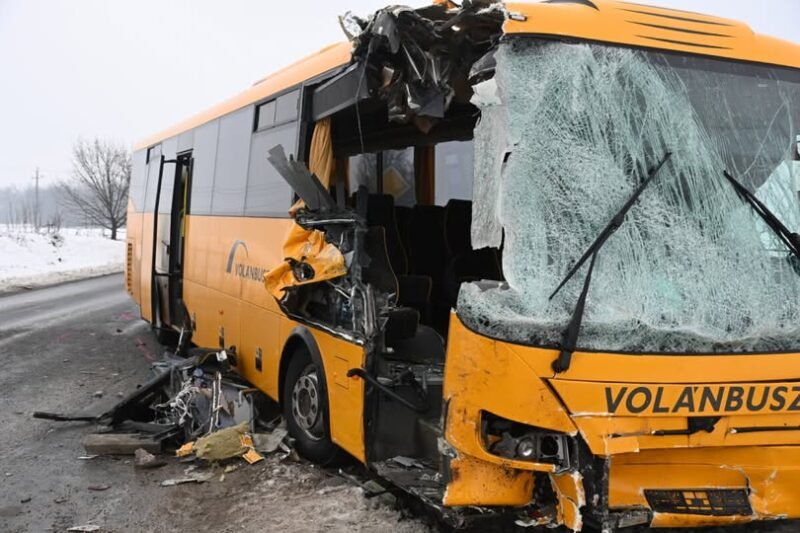 Újabb szörnyű buszbaleset rázta meg pár perce az országot: Roncsok mindenütt, sajnos többen is azonnal.. – Mutatjuk a drámai részleteket: