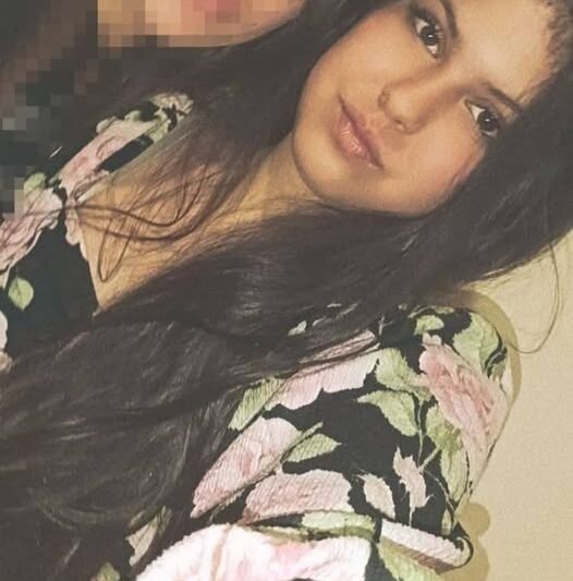 ❗❗ ELVESZTEK ISKOLA UTÁN — KÉRLEK OSSZÁTOK MEG ❗❗ Molnár Lara (13) és Barkóczi Amira Nelli (12) ma, iskola után tűntek el a Duna környékén. Ha láttad őket vagy tudsz valamit — KÉRLEK HÍVJ: [telefonszámod] vagy rendőrség: 112. Lányok — ha látjátok ezt, kérlek jelezzetek! Trollokat letiltok. Kérlek osszátok meg. 🙏