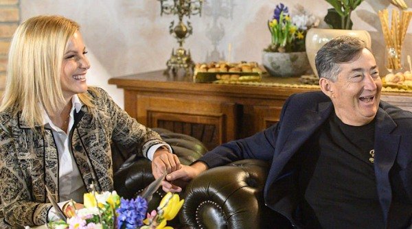 Férje kezét fogva jelentette be a hatalmas örömhírt a meseszép Várkonyi Andrea – Özönlenek a gratulációk