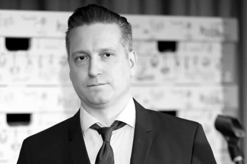 Felfoghatatlan veszteség! Feketébe borult Pély Barna oldala