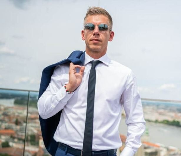 Magyar Péter megmutatta a két kisfiát- Atyaég ilyen cuki gyerekeket még nem láttál!A képek elárulják, mennyire hasonlítanak a gyerekek az apjukra!