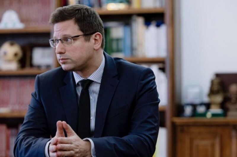 Műteni kellett Gulyás Gergelyt. Váratlan bejelentést tett a kormány az ügyben