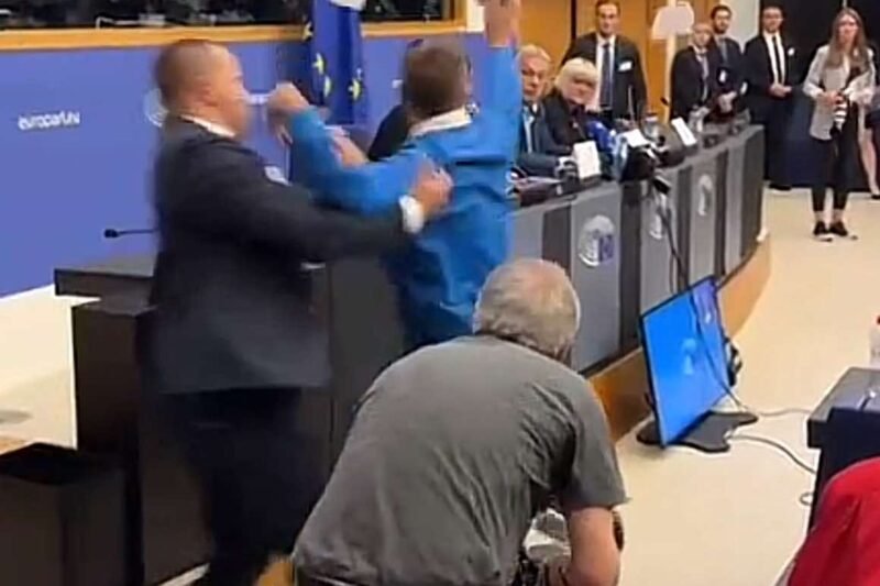 Így támadták meg ma Orbán Viktor az ülésen.. döbbenetes videó terjed az interneten