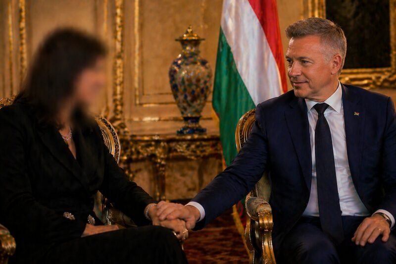 Formális Diplomáciai Találkozó: Együttműködés és Diplomácia Szimbóluma