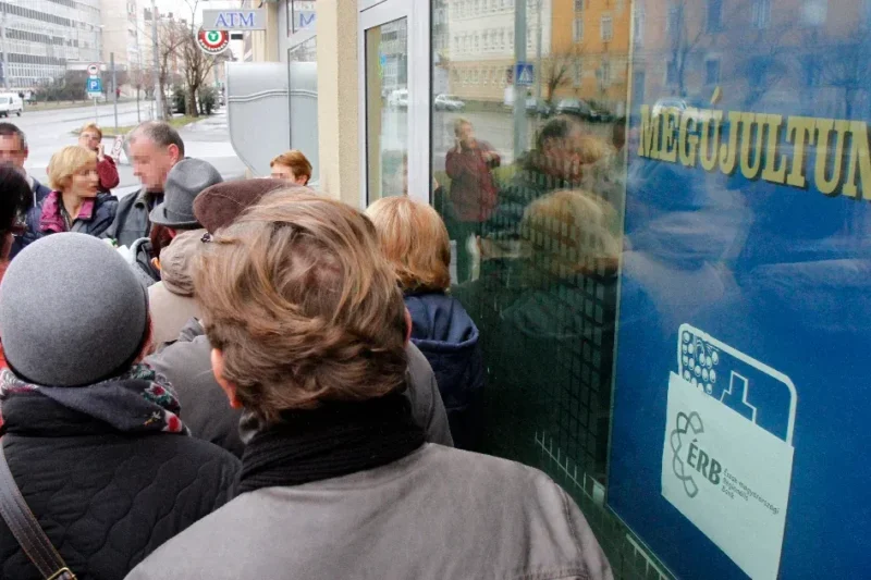 Telex: Hiába járna jogerősen 2 millió forint a Buda-Cash-károsultnak, még rajta kérnek számon 7 milliót