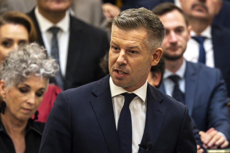 Magyar Péter: Indul a vagyonosodási vizsgálat, minden politikust ellenőriz a NAV, akinek az elmúlt 5 évben szűnt meg a mandátuma
