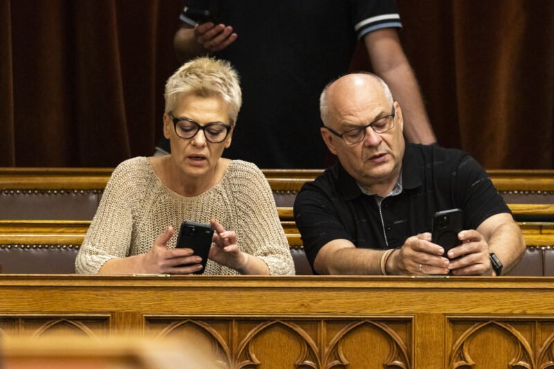 Császár Attila és Csete Beáta a köztévéből oda kerültek, ahová valók