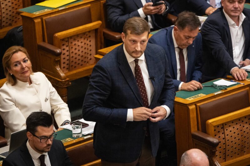 Felfüggesztették Kocsis Máté, Panyi Miklós és Pócs János mentelmi jogát