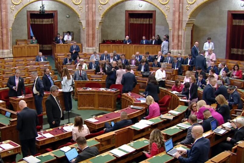 Botrány a Parlamentben: Pócs János olyat tett, hogy soha nem látott szigort vezethetnek be! – Videk.info